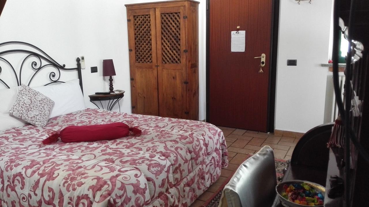 Agriturismo Maiocchi Villa Borgarello Стая снимка